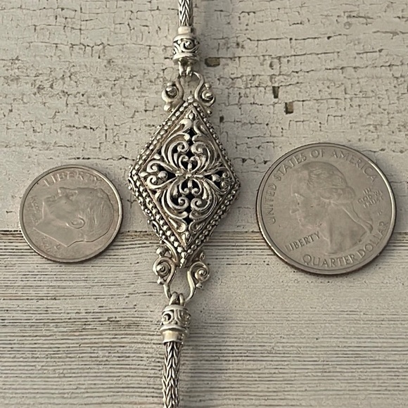 Gorgeous Sarda Silver Filigree Toggle Bracelet. - Picture 4 of 7